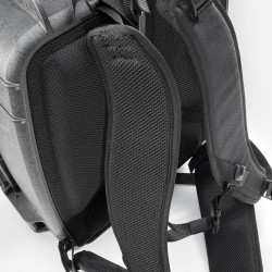 Mochila de carcasa rígida impermeable STARK485S-BP con espuma    precortada en cubos