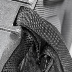 Mochila de cascasa rígida impermeable STARK485CAM-BP con separadores acolchados moldeados.